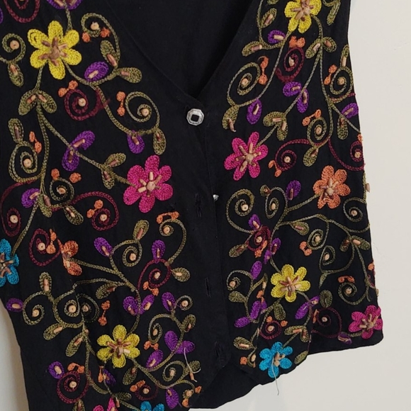 🔥 4/$20 Embroidered vest - Picture 2 of 5